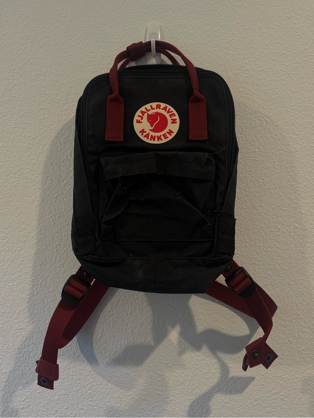 Fjallraven Kånken Mini Black with Burgundy Backpack